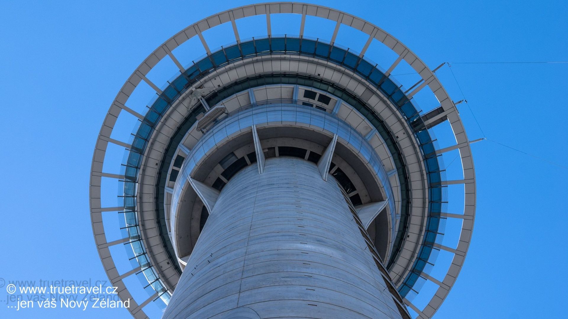 Auckland, pohled na Sky Tower, Nový Zéland