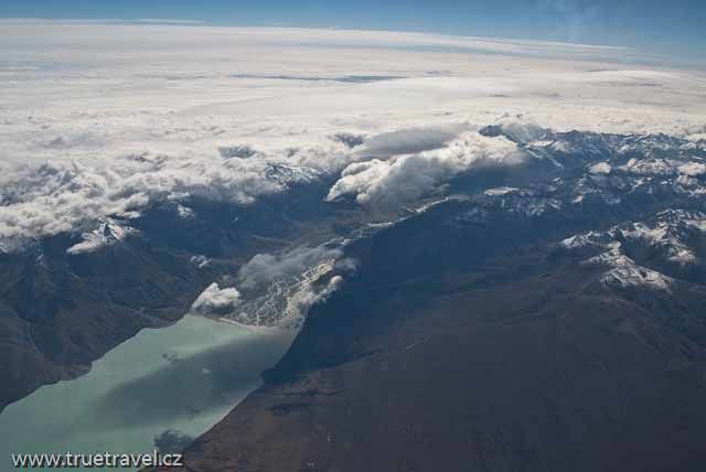 Nový Zéland, jezero Pukaki a Mt Cook