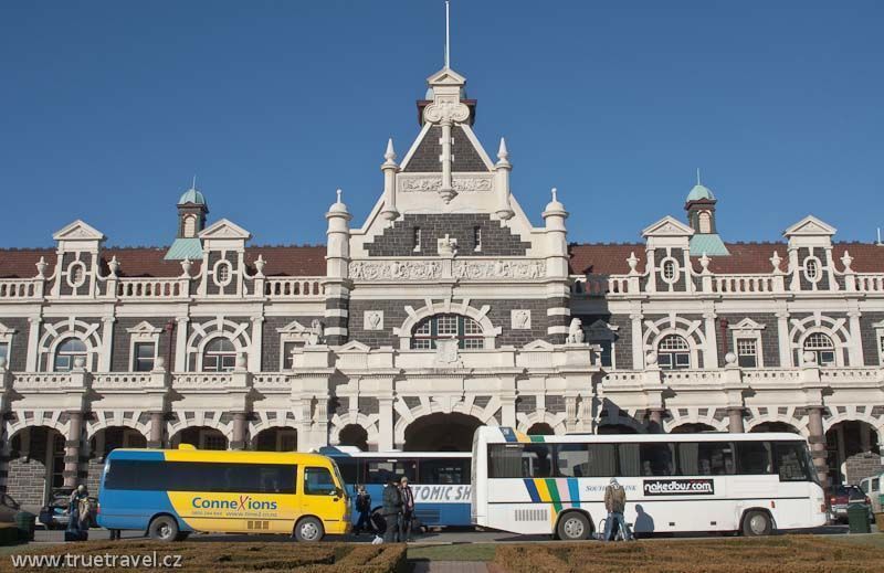 Nový Zéland, Dunedin | zastávka autobusů u nádraží