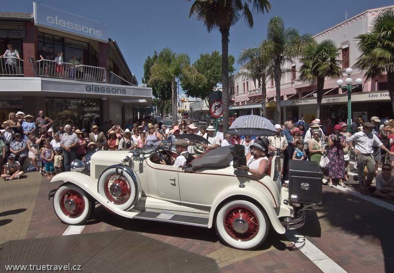 Nový Zéland | Napier, Art Deco Festival, přehlídka aut