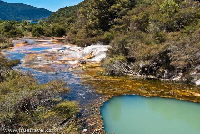 Vulkanické údolí Waimangu, Nový Zéland foto