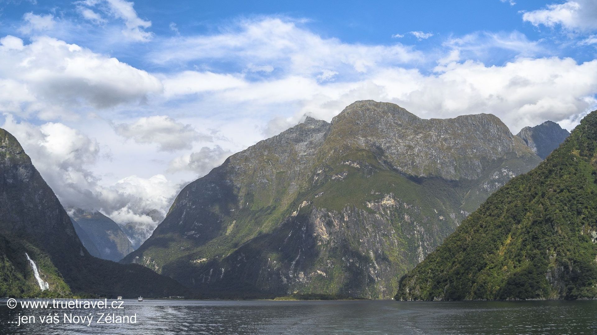 Milford Sound a Sheerdown Peak, Fiordland, Nový Zéland